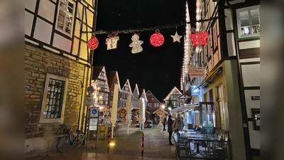 Die schöne Rintelner Weihnachtsbeleuchtung wird auch in diesem Jahr wieder von 16 bis 22 Uhr angeschaltet, das teilte der Stadtmarketingverein „Pro Rinteln” mit.  (Foto: ste)