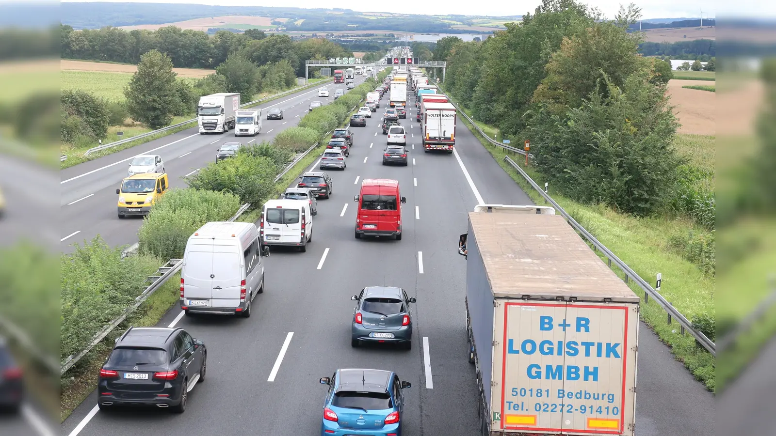 Stauungen und Stockungen auf der Autobahn sind noch bis zum 19. Augst zu erwarten, damit auch weiterhin große Ausweichverkehrsströme durch die umliegenden Ortschaften.  (Foto: Borchers, Bastian)