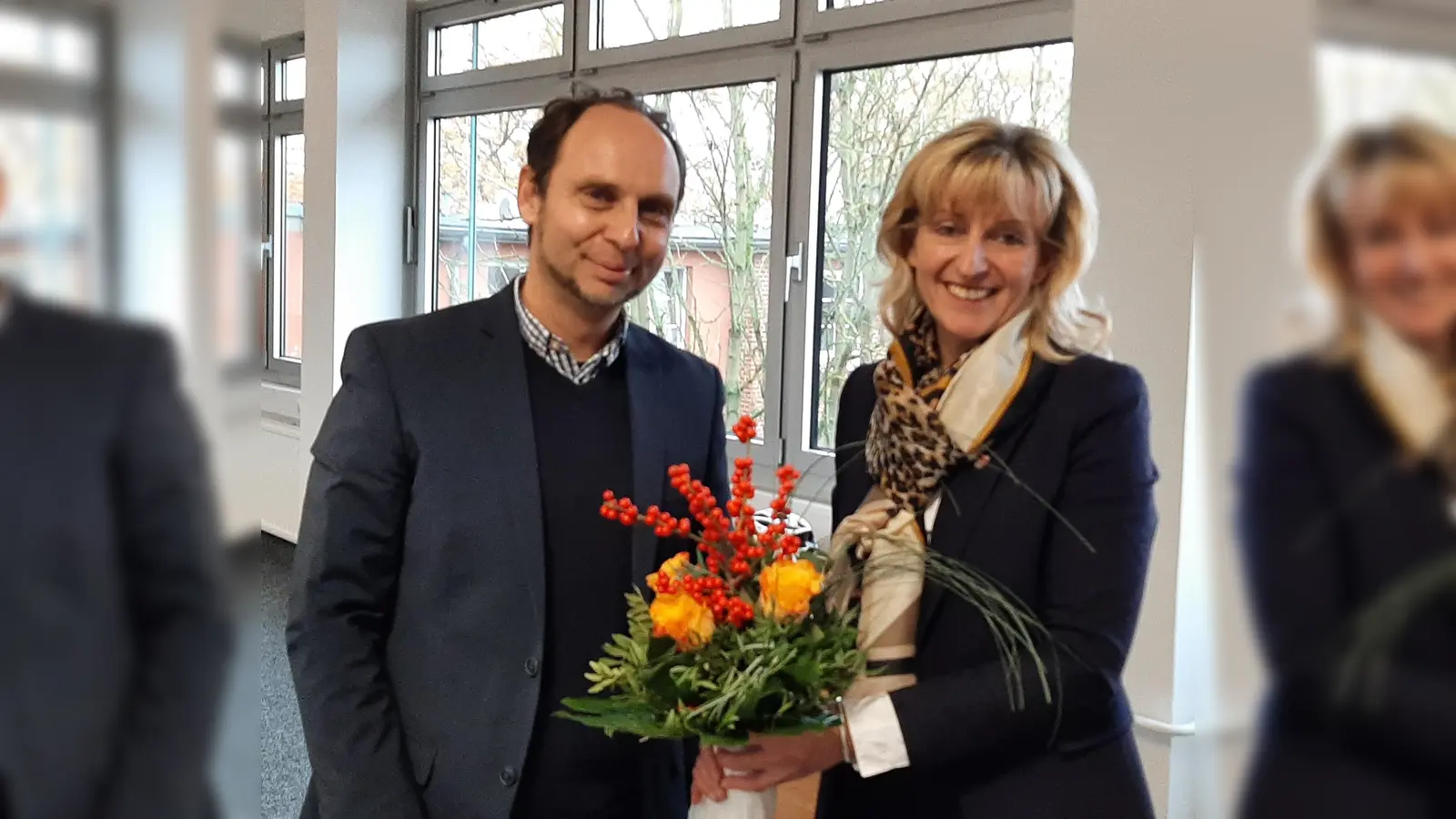 Bürgermeisterin und Stiftungsvorsitzende Andrea Lange begrüßt Lars Niemann neu im Vorstand der Stiftung für Rinteln. <br><br> (Foto: privat)