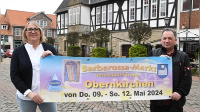 Christine Knörzer-Akbinar von der Stadt Obernkirchen und VeranstalterJürgen Schädel laden zum Barbarossa-Markt 2024. (Foto: nd)
