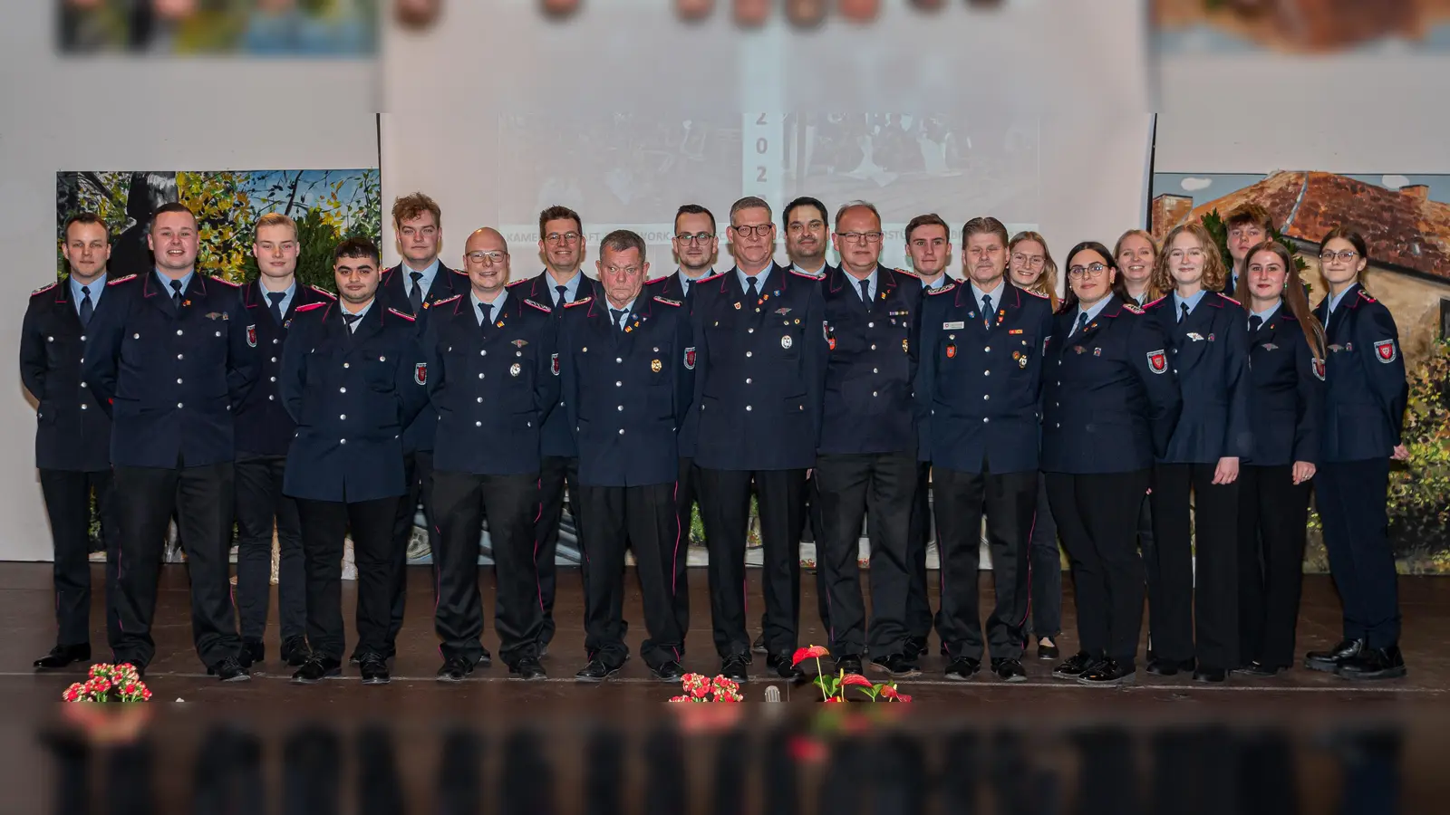 Die Beförderten und Geehrten der Freiwilligen Feuerwehr Lauenau (Foto: wk)