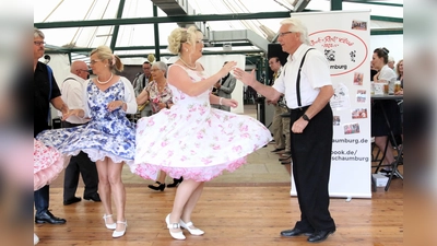 Beim Sommerfest des Rock´n´Roll-Club Schaumburg wirbeln die Petticoats. (Foto: Borchers, Bastian)