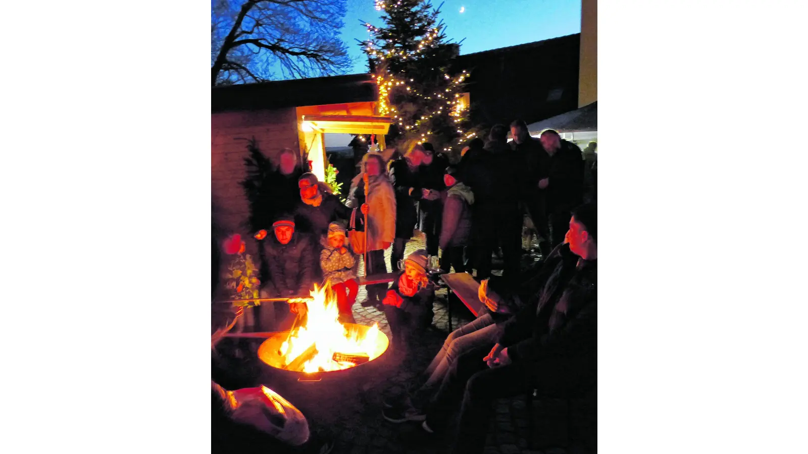 An der Kirche startet auch ein Fackelzug (Foto: al)