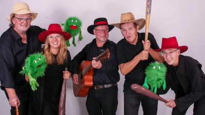 Wie immer satirisch, bissig und musikalisch frisch-frech: Die Mindener Stichlinge (Foto: Bernd Horstmann)