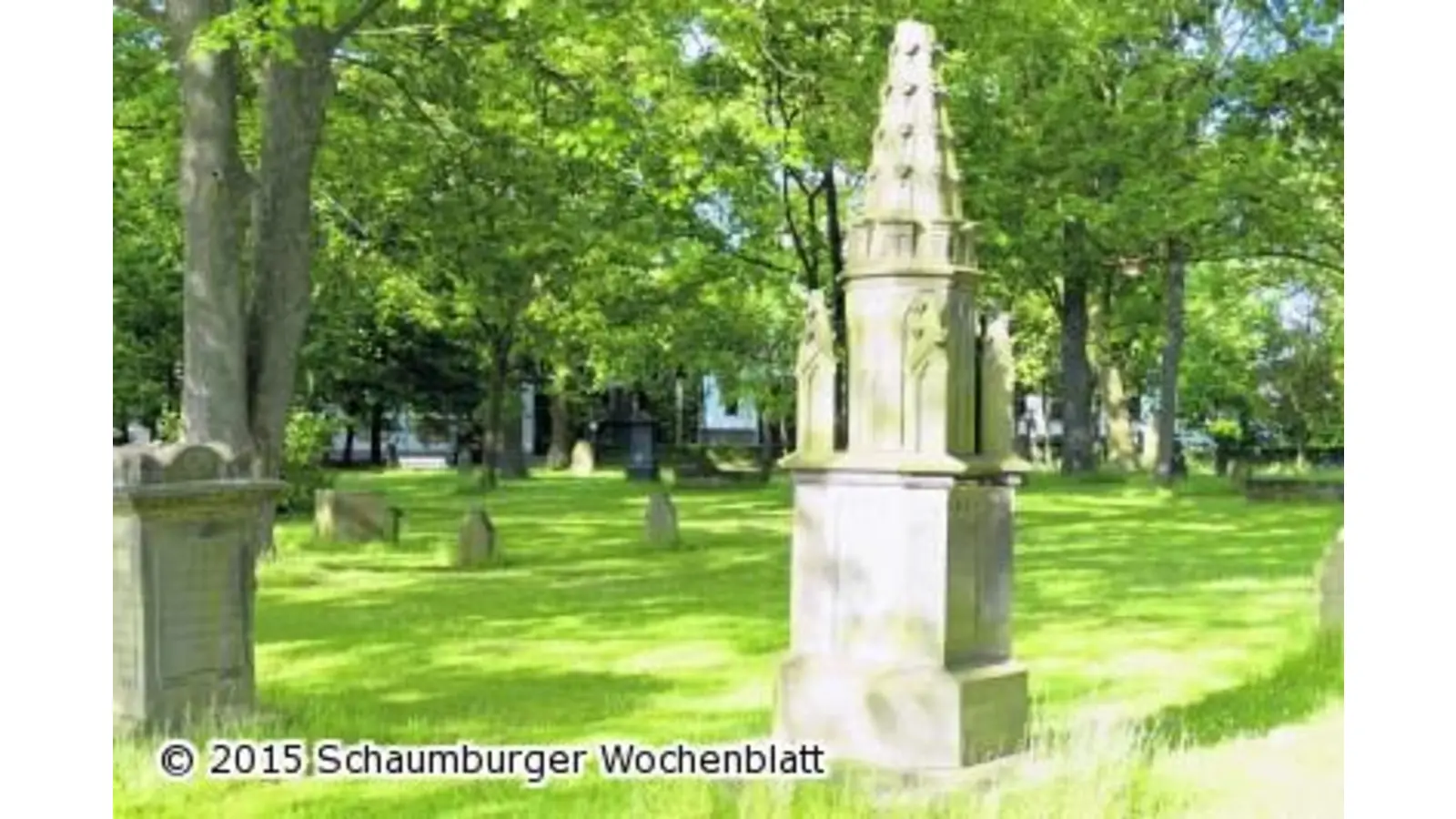 Bürger und Gelehrte auf dem Friedhof (Foto: red)