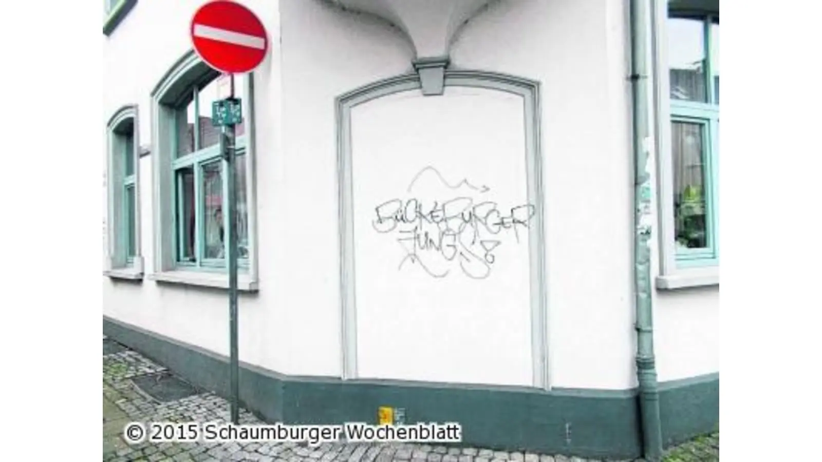 Unbekannte beschmieren Wand (Foto: mk)