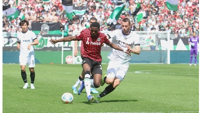 Noel Aseko Nkili und seine 96er kämpfen Sonntag im eigenen Stadion um den Aufstieg (Foto: bb)
