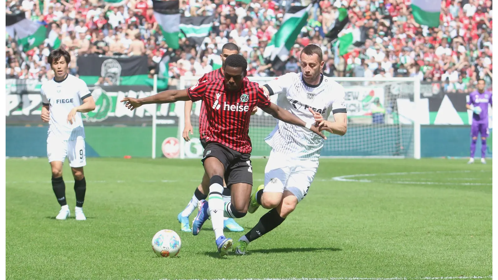 Noel Aseko Nkili und seine 96er kämpfen Sonntag im eigenen Stadion um den Aufstieg (Foto: bb)
