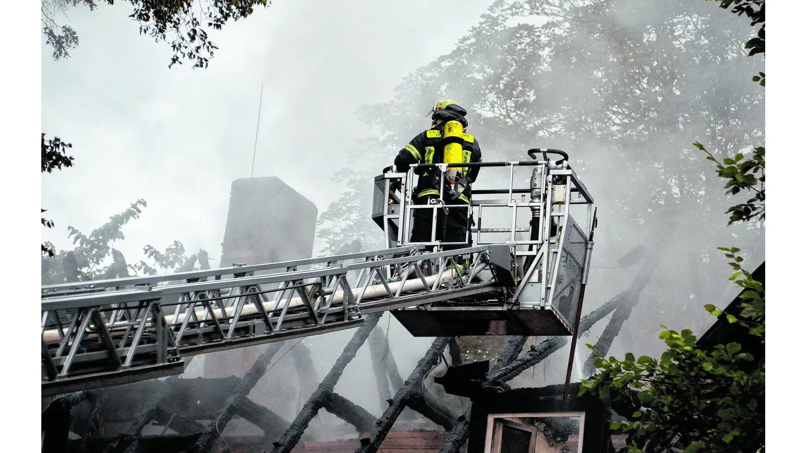 Drehleiter fällt durch die Inspektion (Foto: red)