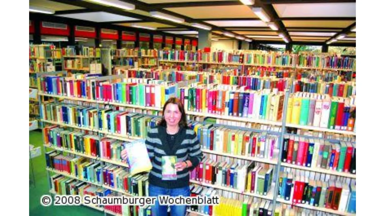 Kuschelecke und neue Übersichtlichkeit in der Bücherei (Foto: ste)