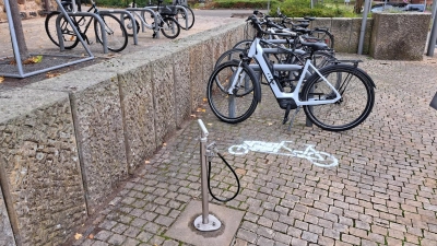 Die Markierung zeigt es an: Ein Stellplatz für Lasten- und Spezialfahrräder. (Foto: Stadt Wunstorf)