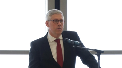 Während seiner Neujahrsansprache auf dem Fliegerhorst: Bürgermeister Carsten Piellusch. (Foto: gi)