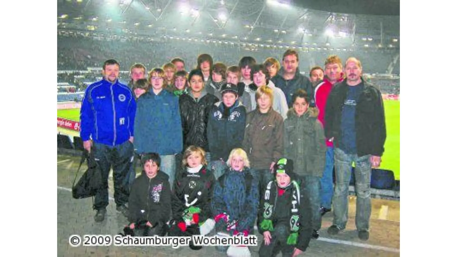 Jugendkicker bei 96 im Stadion (Foto: em)