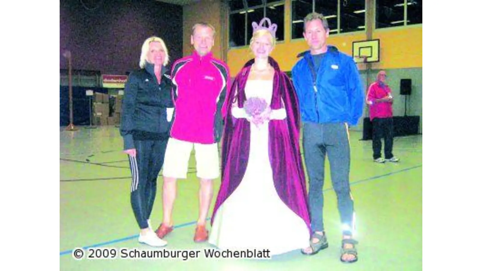 Heideblütenkönigin ehrt Lindhorster Sportler (Foto: red)