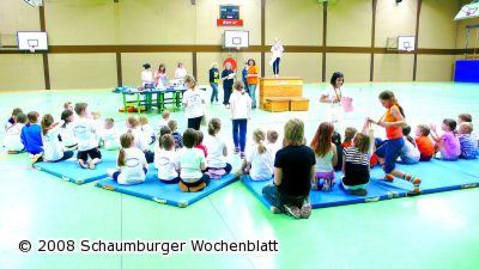 Rolle vorwärts und Handstand (Foto: red)