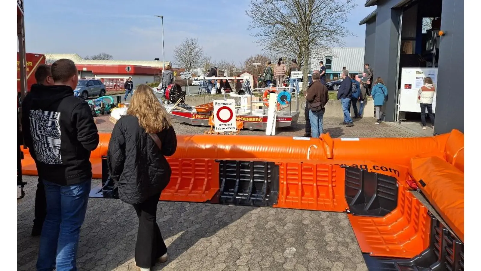 Bürgerinnen und Bürger zeigten viel Interesse am Hochwasserschutz. (Foto: privat)