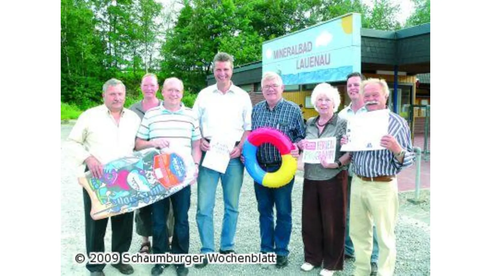 Falken und schwimmende Enten (Foto: al)