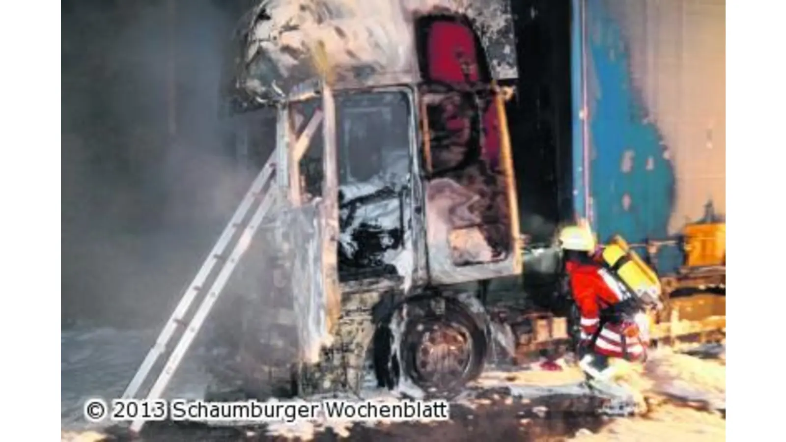 Lastwagen brennt auf der Autobahn (Foto: us)