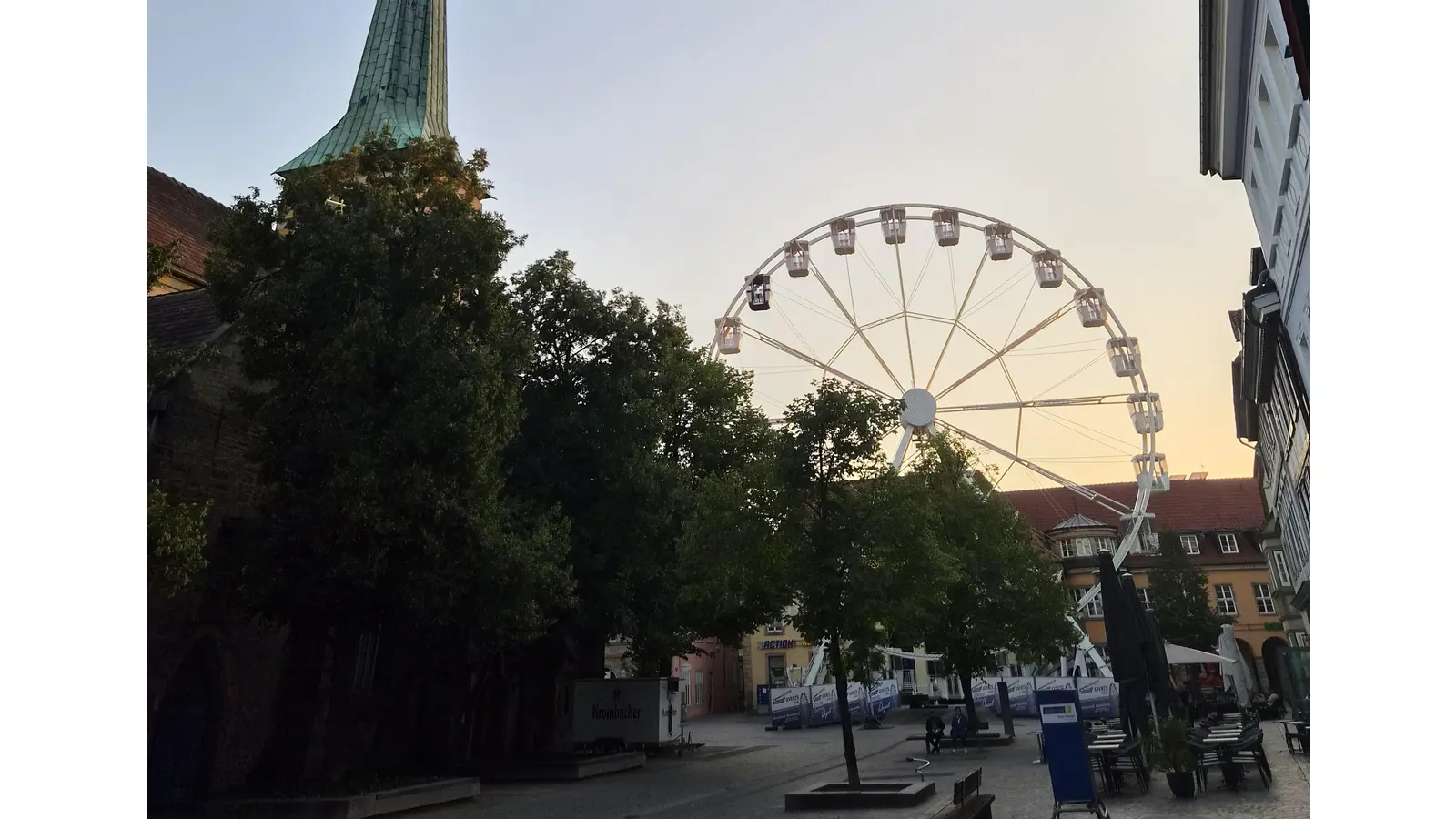 Das Riesenrad ist bis Mitte September in der Innenstadt aufgebaut. (Foto: privat)