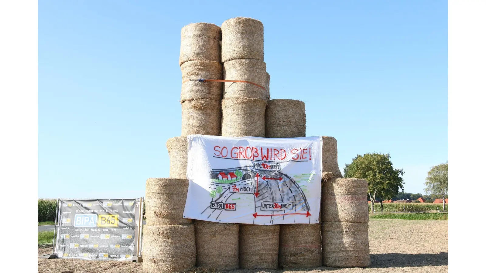 Fackelkette soll Trassenverlauf zeigen (Foto: bb)