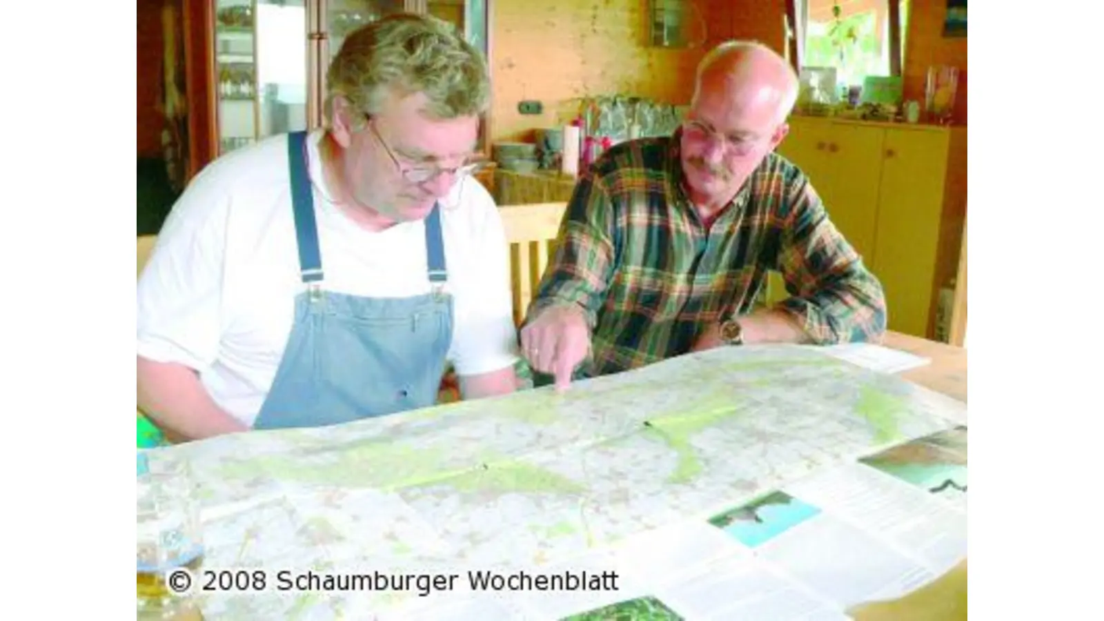 Erfolglose Suche nach Grenzsteinen (Foto: al)