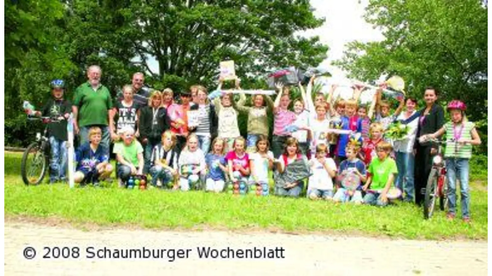 Gute Leistung wird auch belohnt Siegerehrung für die Schüler der Grundschule Nienstädt anlässlich des ADAC-Fahrradturniers (Foto: mr)