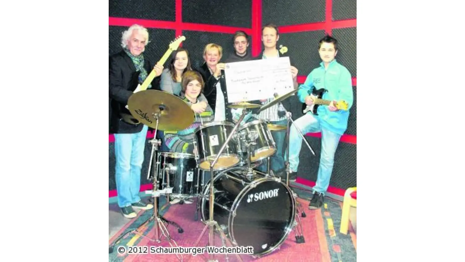 Große Spende setzt junge Rockband ins rechte Licht (Foto: hb)