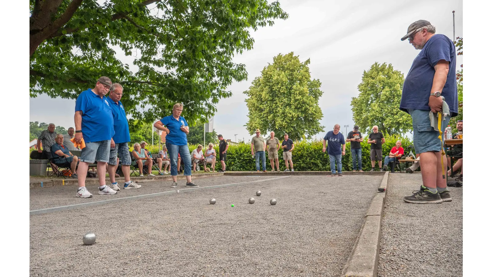 Die Boulekugeln der „Schönies” (Am Spielzug) lagen häufiger vorn, als jene des Team „TSV Algesdorf I” (Foto: wk)