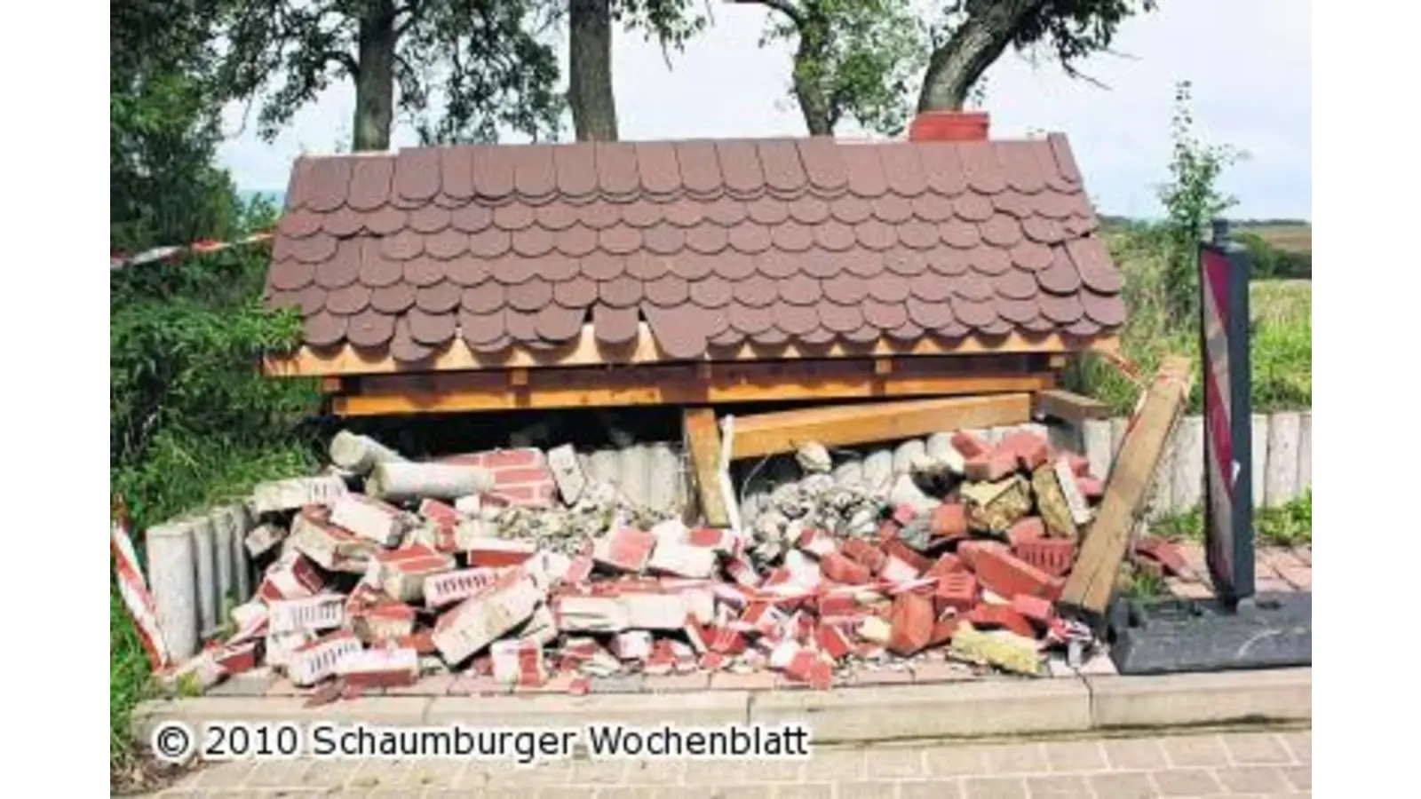 Das Buswartehäuschen wird wieder aufgebaut (Foto: tt)