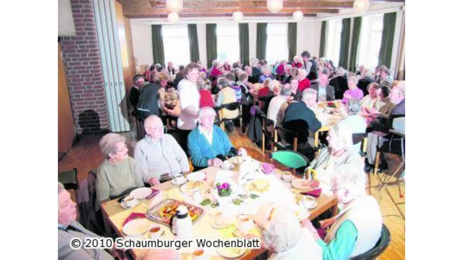 Kaffeeduft lockt viele Gäste an (Foto: em)