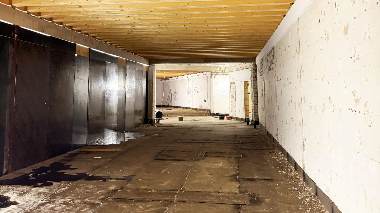 Jetzt: Innenbereich der Liegehalle im Rohbau... (Foto: LaGa)