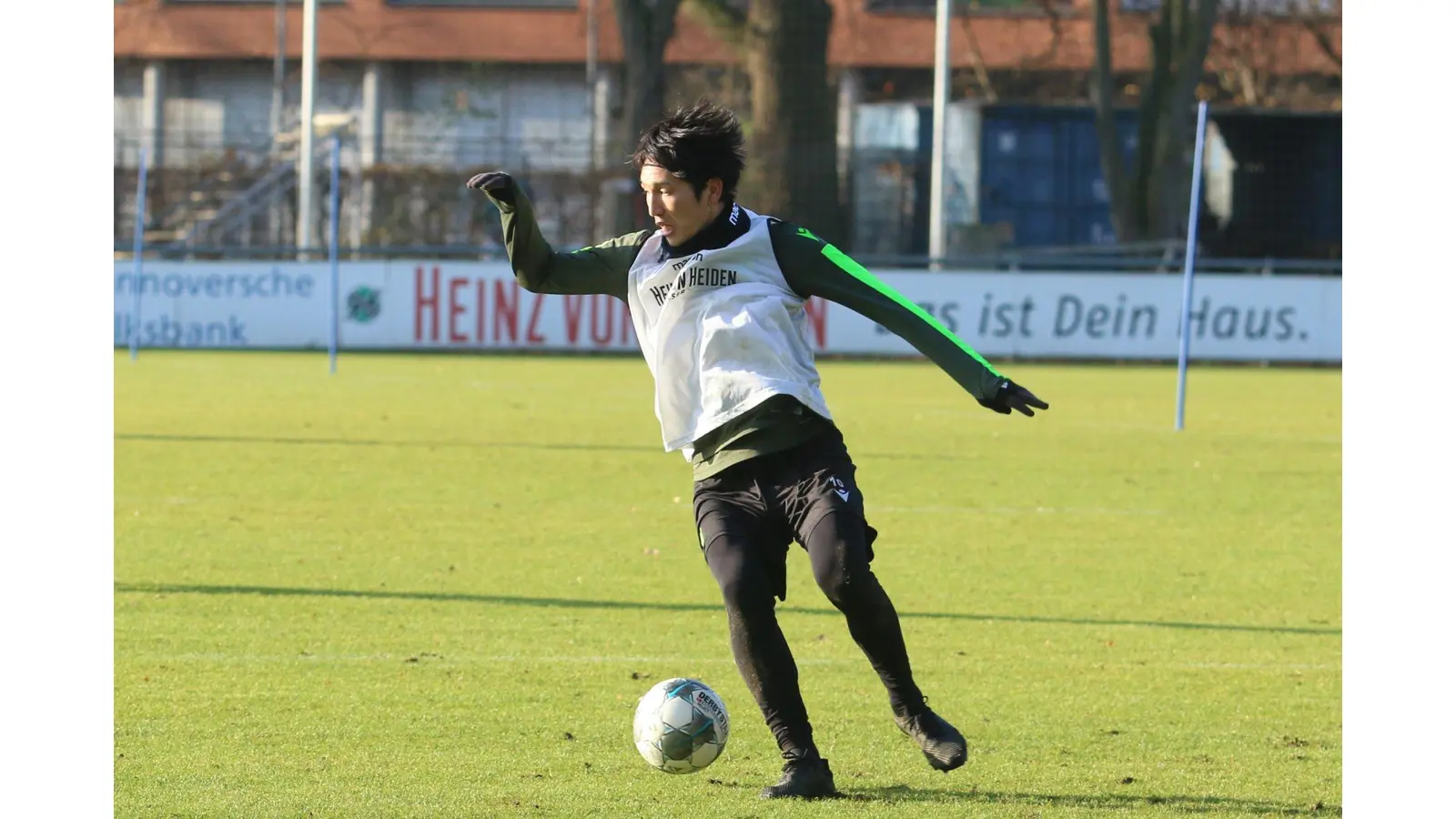 96 geht ins Duell zweier Mittelfeld-Teams (Foto: bb)