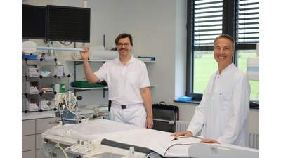 Chefarzt Dr. Christian Heer und Chefarzt Dr. Söhnke Theiß, Fachabteilung für Kardiologie. (Foto: AGAPLESION EV. KLINIKUM SCHAUMBURG gGmbH)