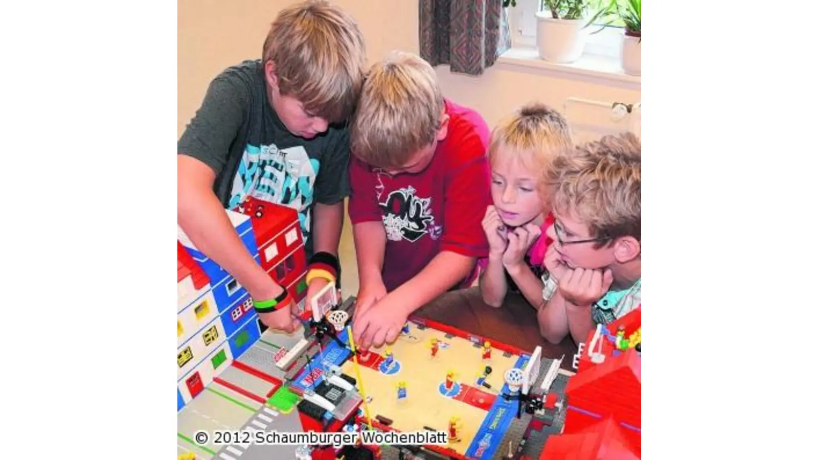 Eine Stadt aus mehr als einer Million Lego-Bausteinen entsteht (Foto: bt)