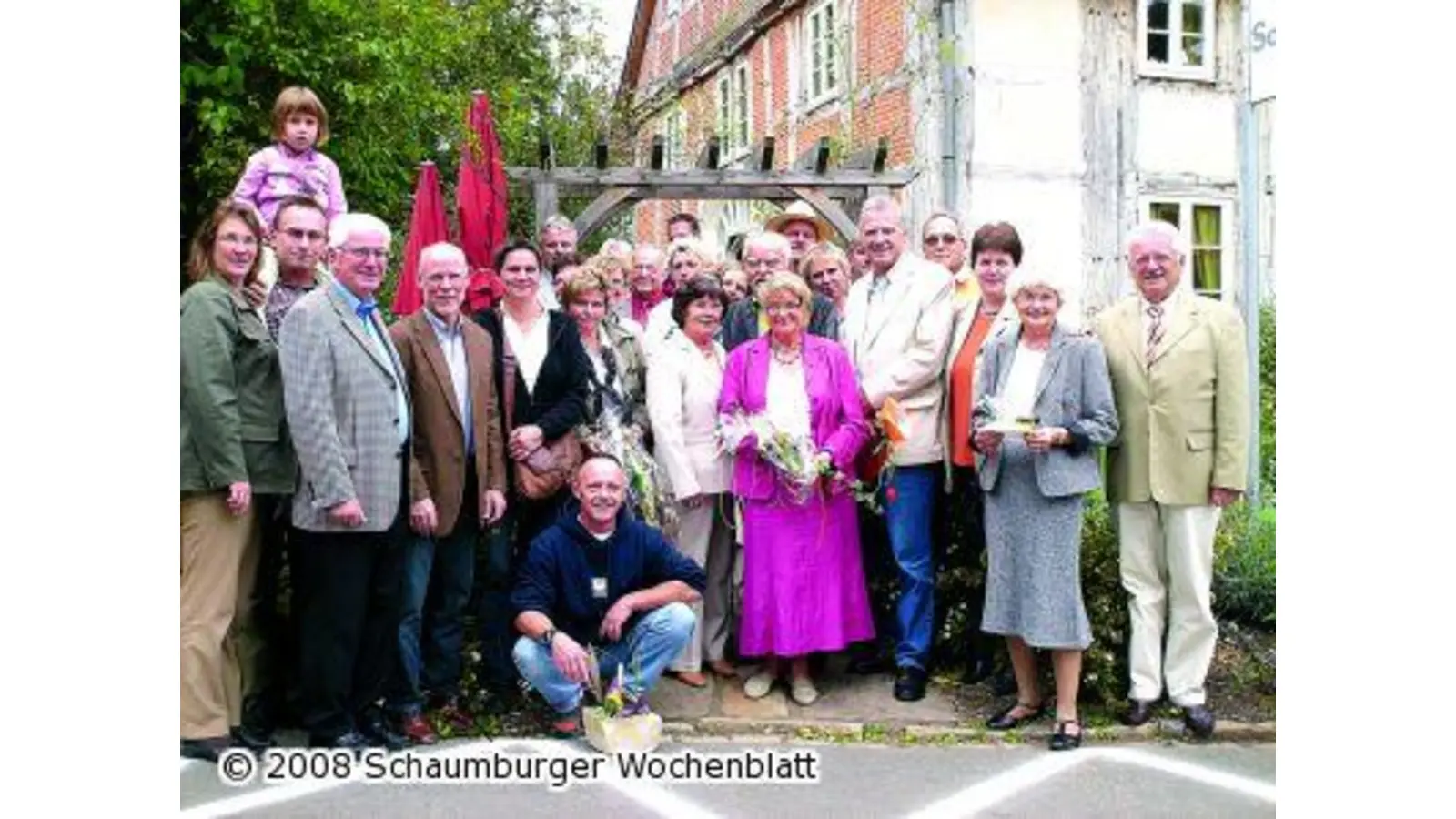 Fleißige Gärtner zaubern farbenfrohes Ambiente (Foto: nb)