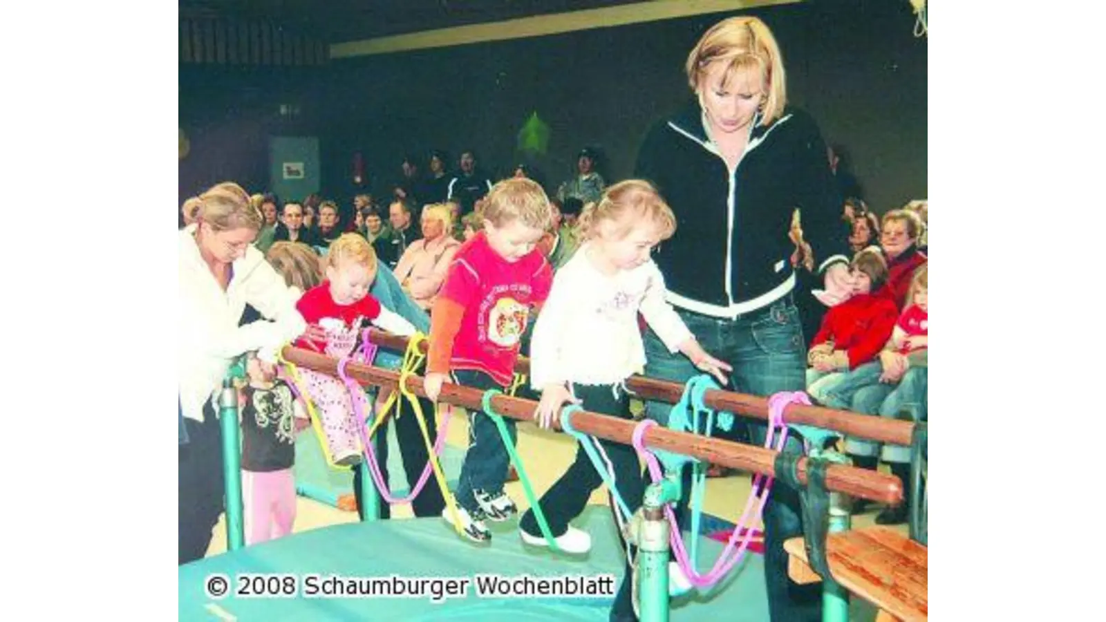 Junge Turner machen ganz viel Zirkus (Foto: wtz)