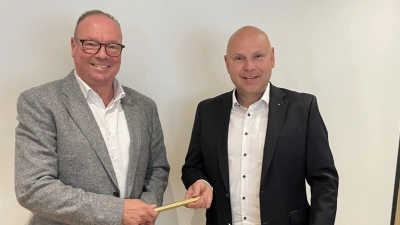 Amtswechsel: Bernd-Arno Behrens (li.) übergibt an den neuen Präsidenten Peter Hahne. (Foto: privat)