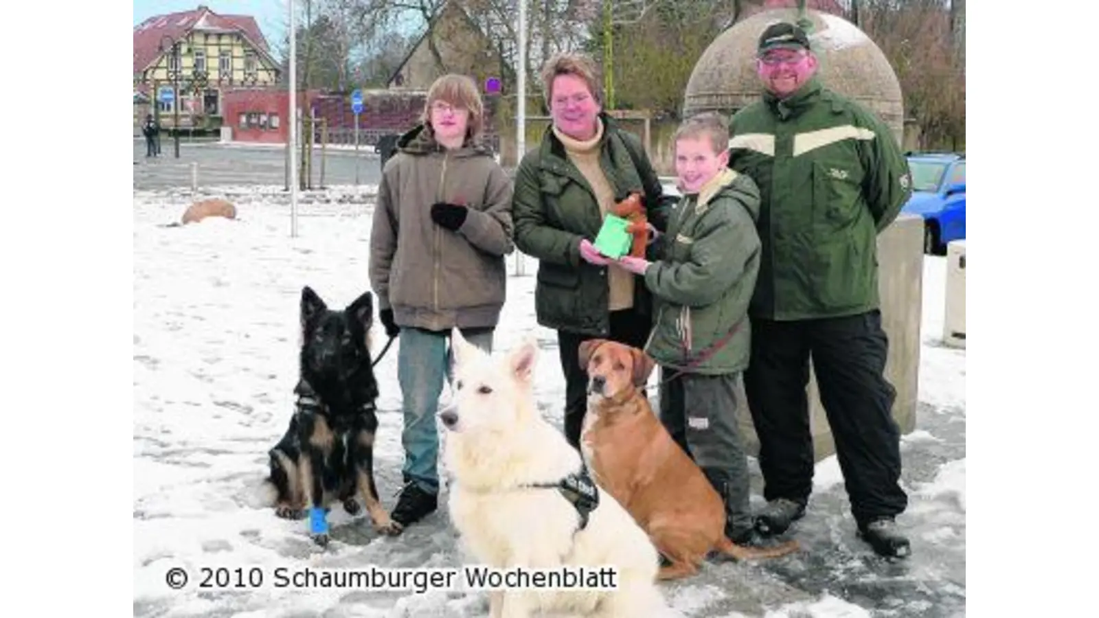 Tombola und Hundekekse (Foto: al)
