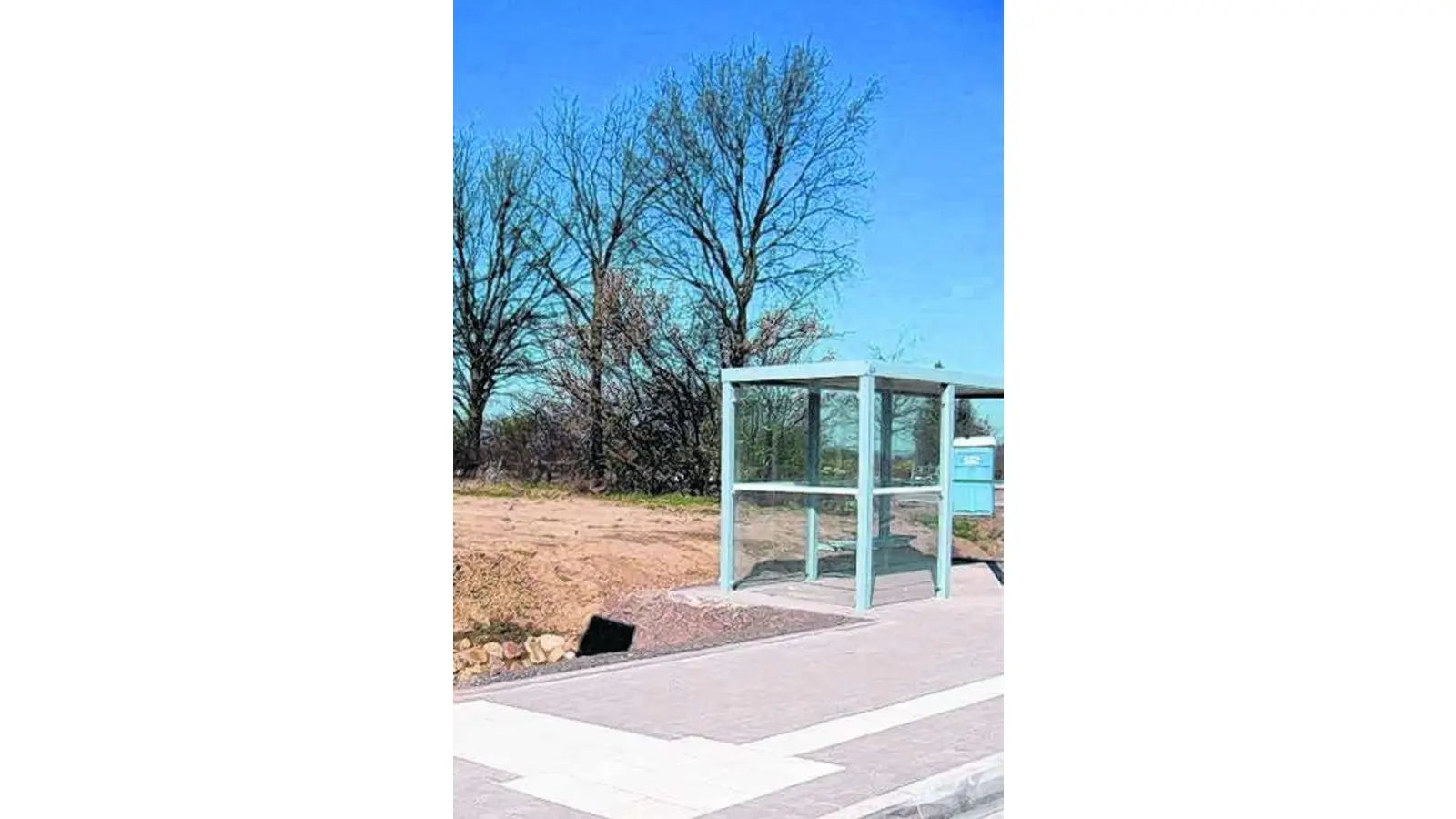 Haltestelle an der Kreuzung ist barrierefrei gestaltet (Foto: bt)