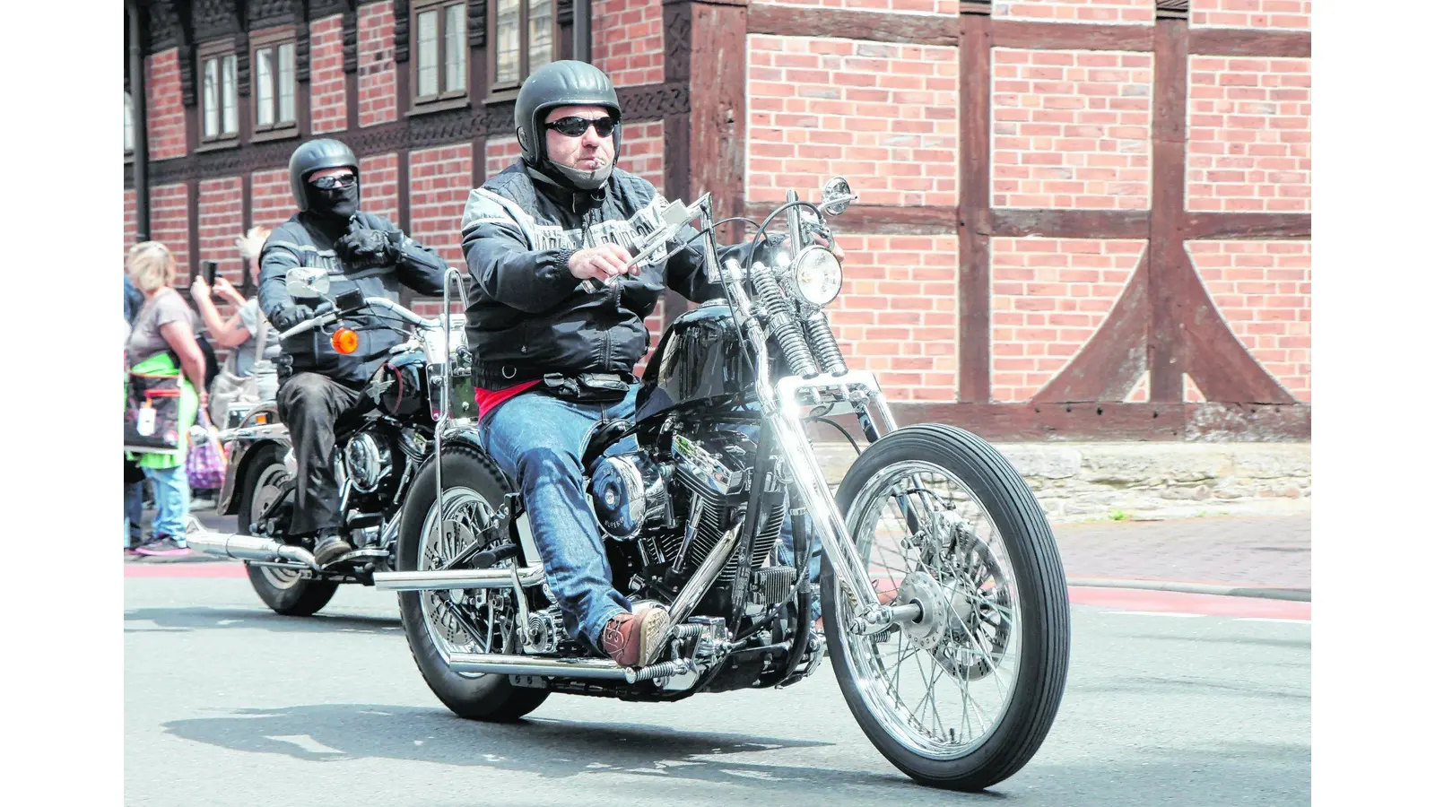 400 Motorräder parken in der Fußgängerzone (Foto: red)