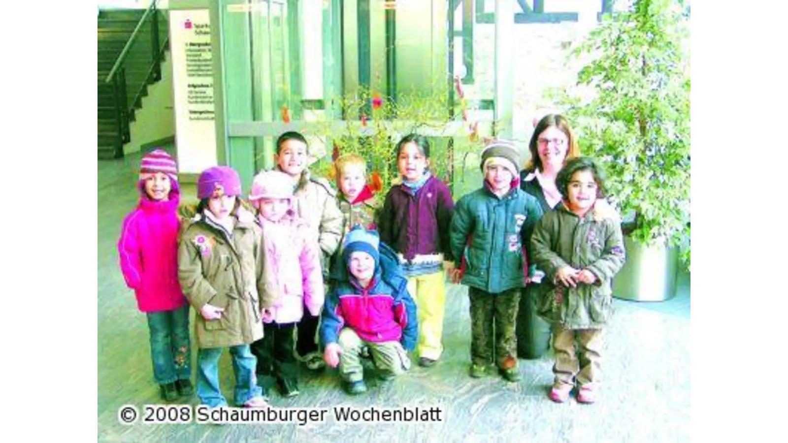 Kinder bringen Frühling in die Sparkasse (Foto: red)