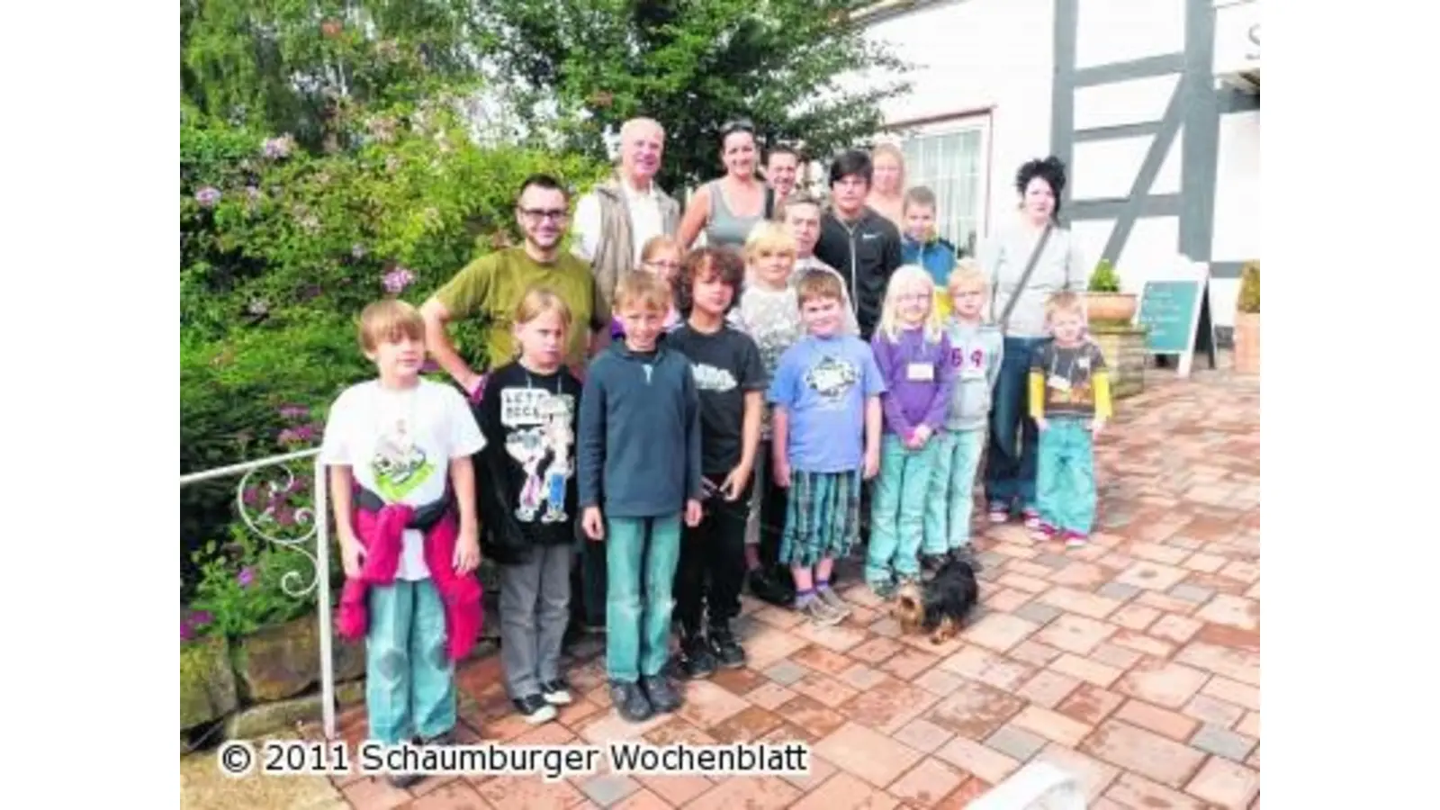 Kinder bauen Insektenhotel (Foto: pd)