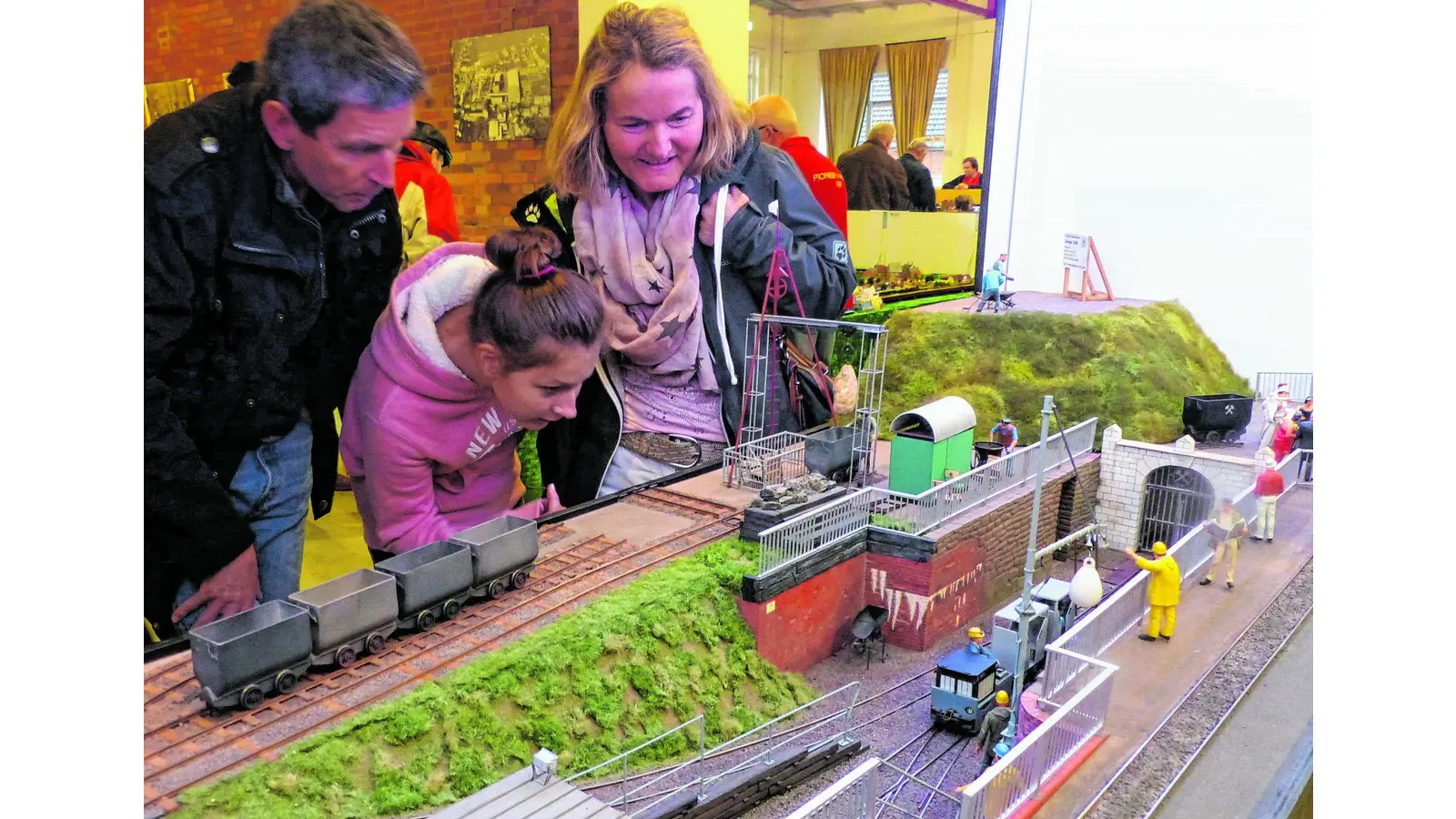 Nicht nur Loks dampfen zwei Tage im Sägewerk (Foto: al)