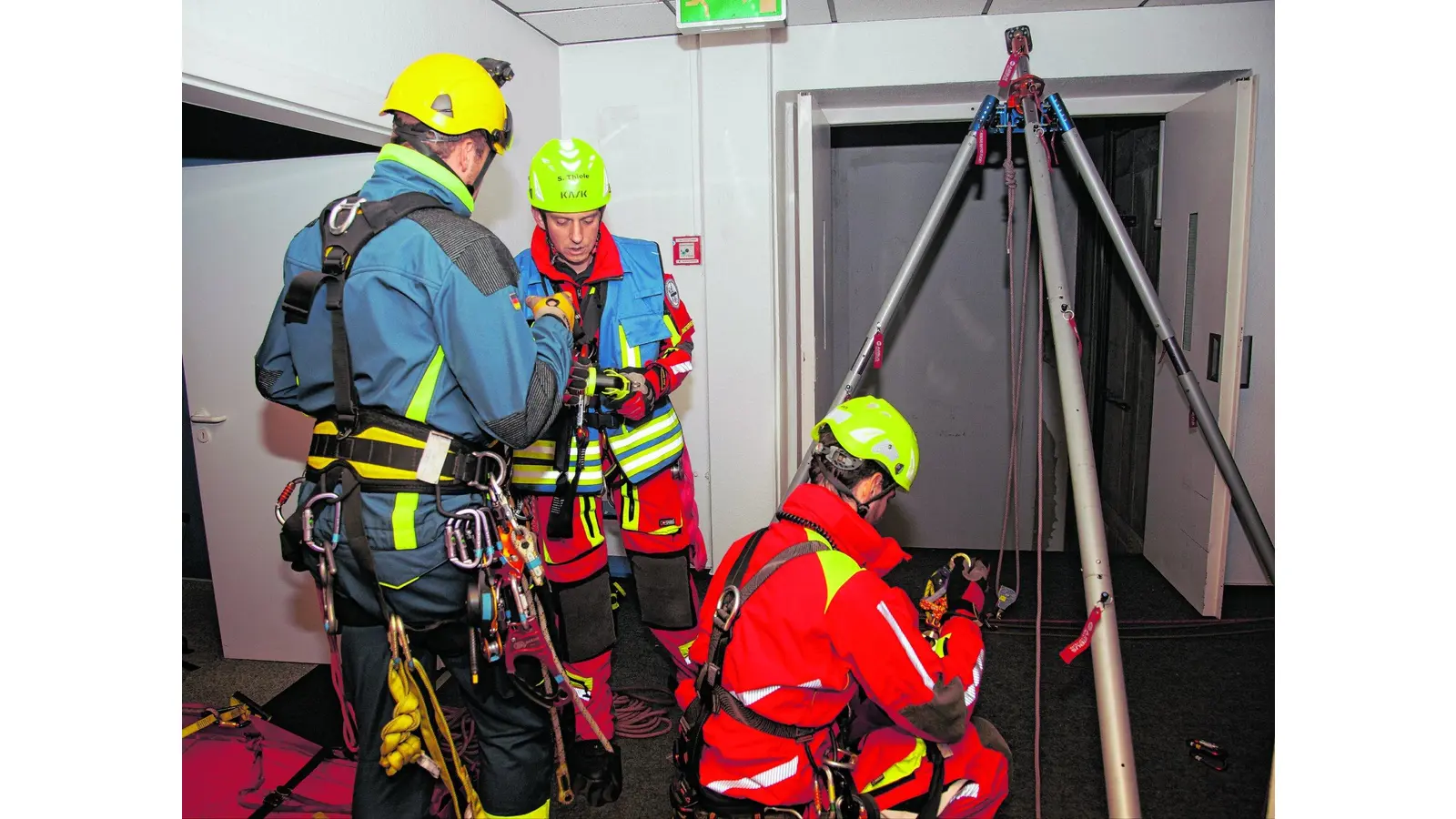 Feuerwehreinsatz bei Abrissarbeiten (Foto: tr)