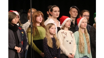 Beim RGS-Weihnachtskonzert ernten die auftretenden Gruppen begeisterten Applaus.  (Foto: Borchers, Bastian)