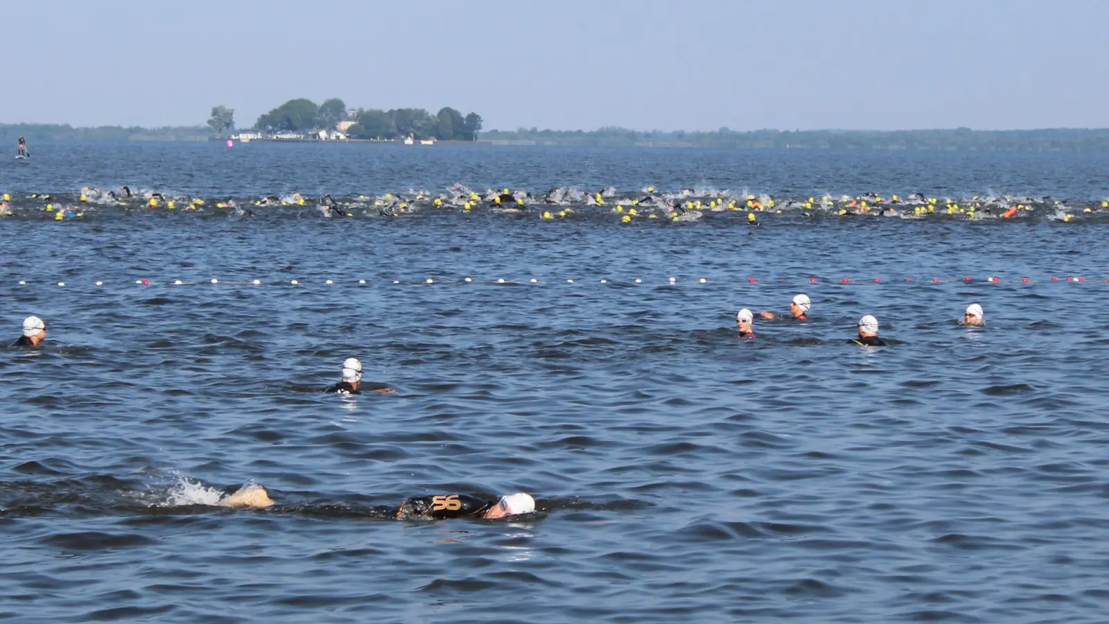 Es geht Richtung Wilhelmstein: Schwimmstrecke  (Foto: wb)