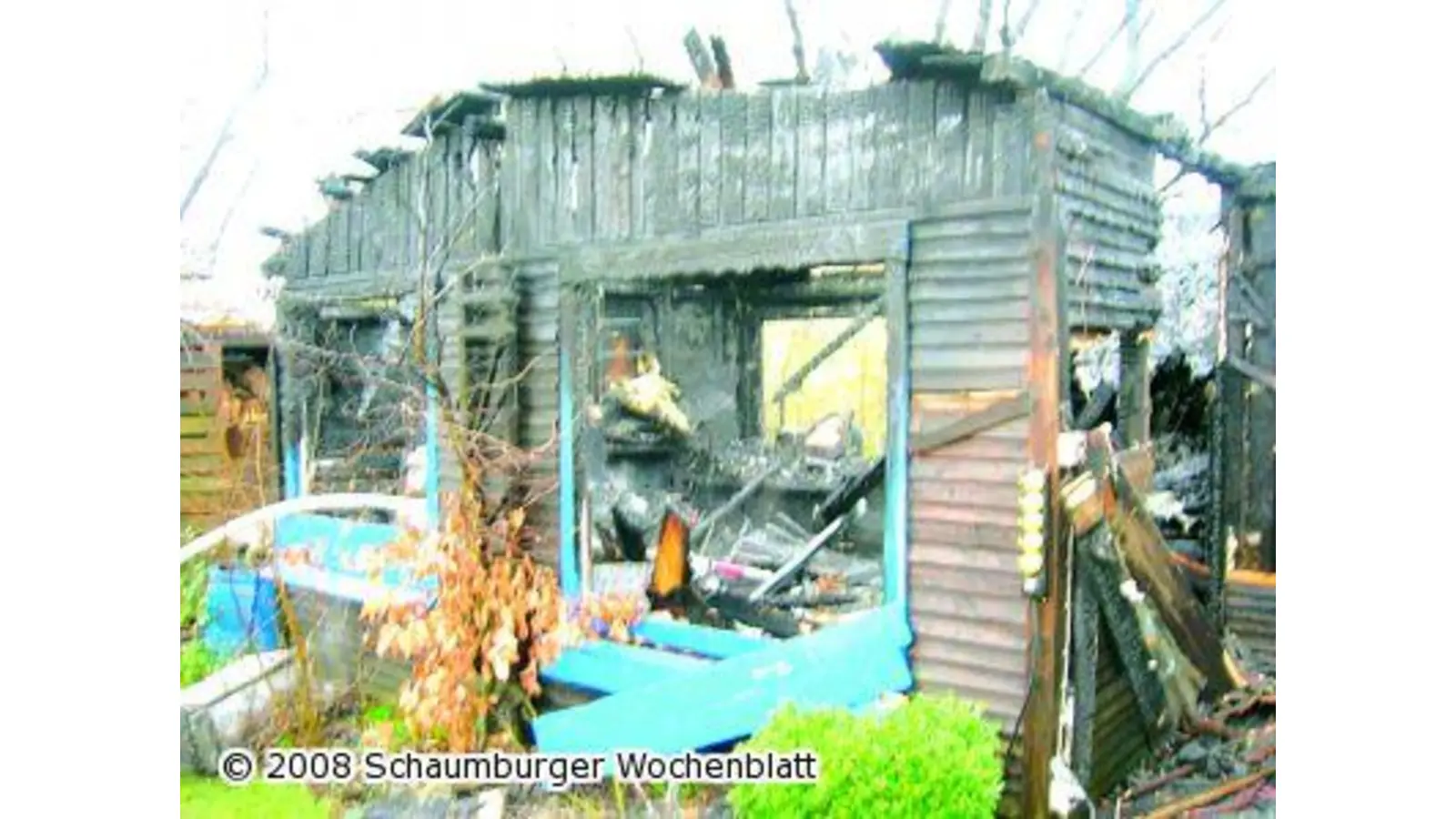 Schuppen brennt lichterloh (Foto: wtz)