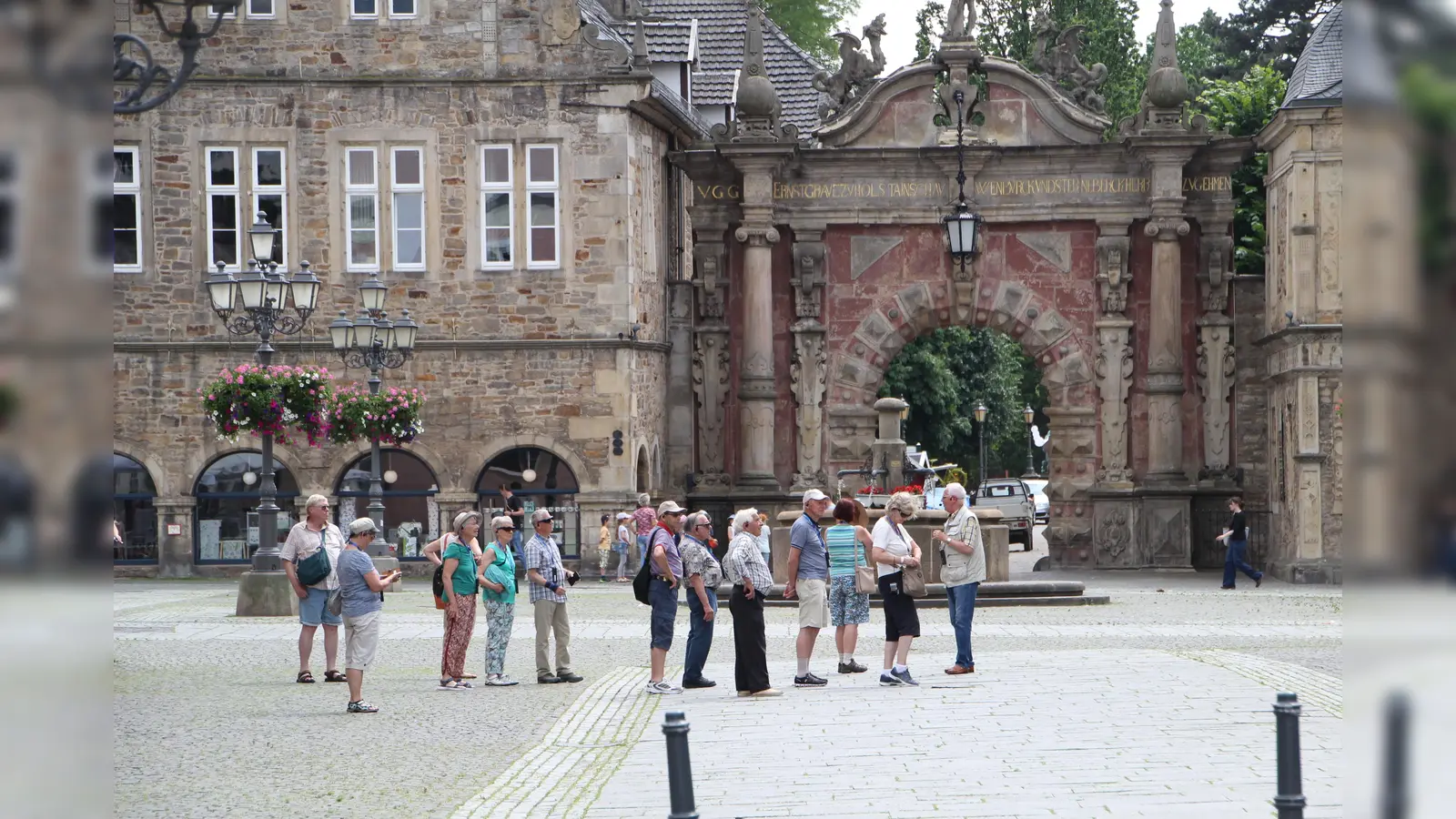 An Samstagen laden die Bückeburger Gästeführer Interessierte ein, auf einem historischen Stadtrundgang das schöne Bückeburg ganz neu zu entdecken.
