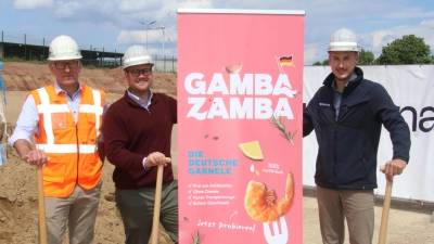 Beim Spatenstich (v.li.): K+S Standortleiter Carsten Möller und die beiden Firmengründer David Gebhard und Florian Gösling. (Foto: gi)