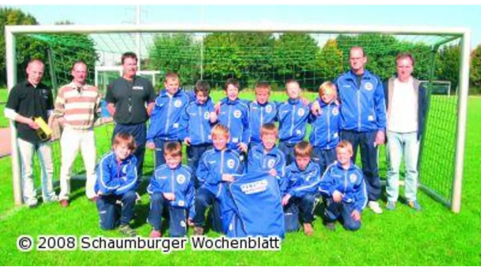 Doppelter Grund zur Freude bei den E1-Kickern (Foto: red)